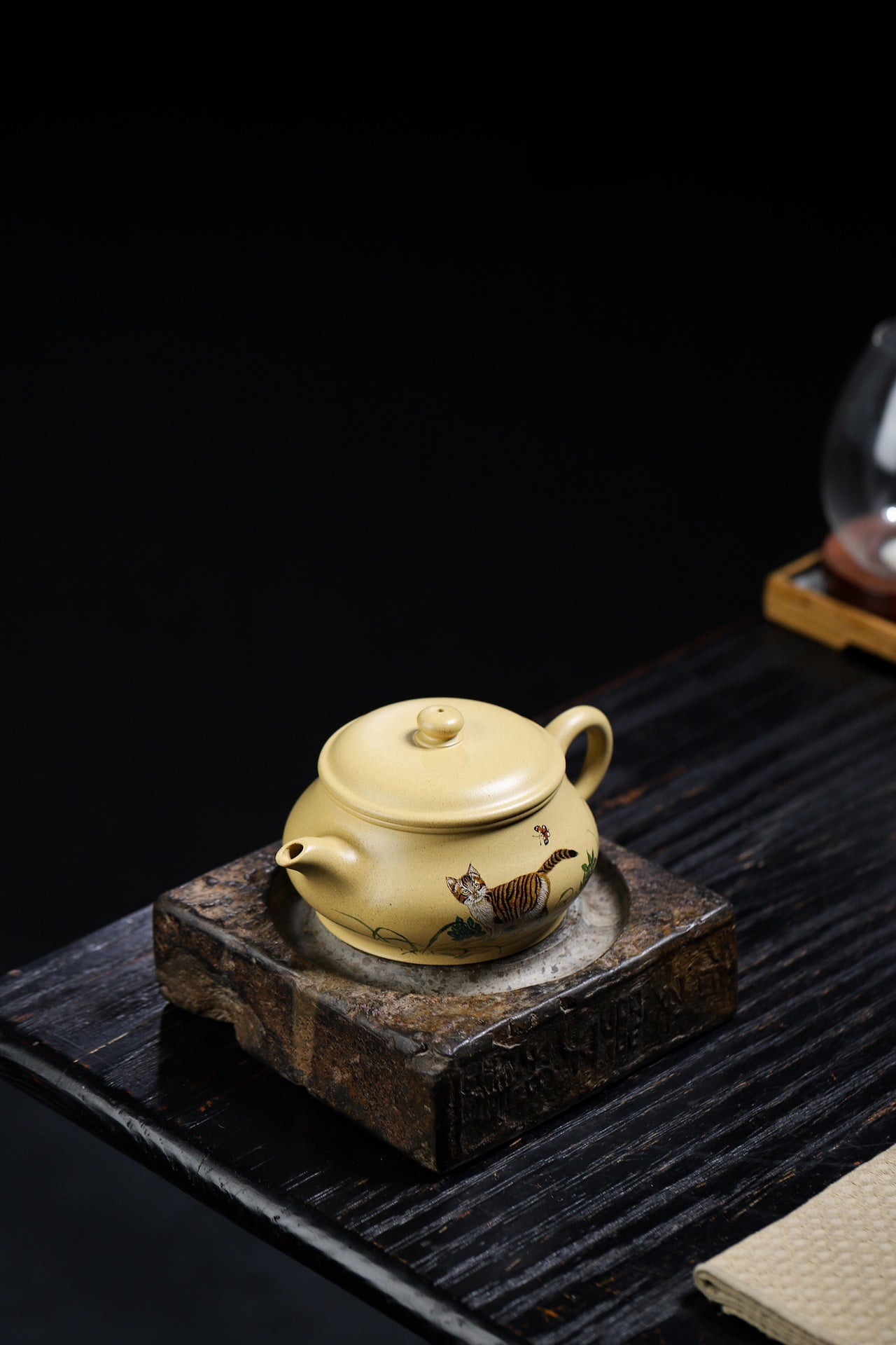 国大师任瑞华装饰，双证书【明炉】 原矿本山绿●280cc本绿为嫩泥可塑性差，俗称龙筋，制壶难，烧制难，各位包容加珍惜） 作者：杨鹏（国大师王潇笠徒弟） - ZishaTeapotChina