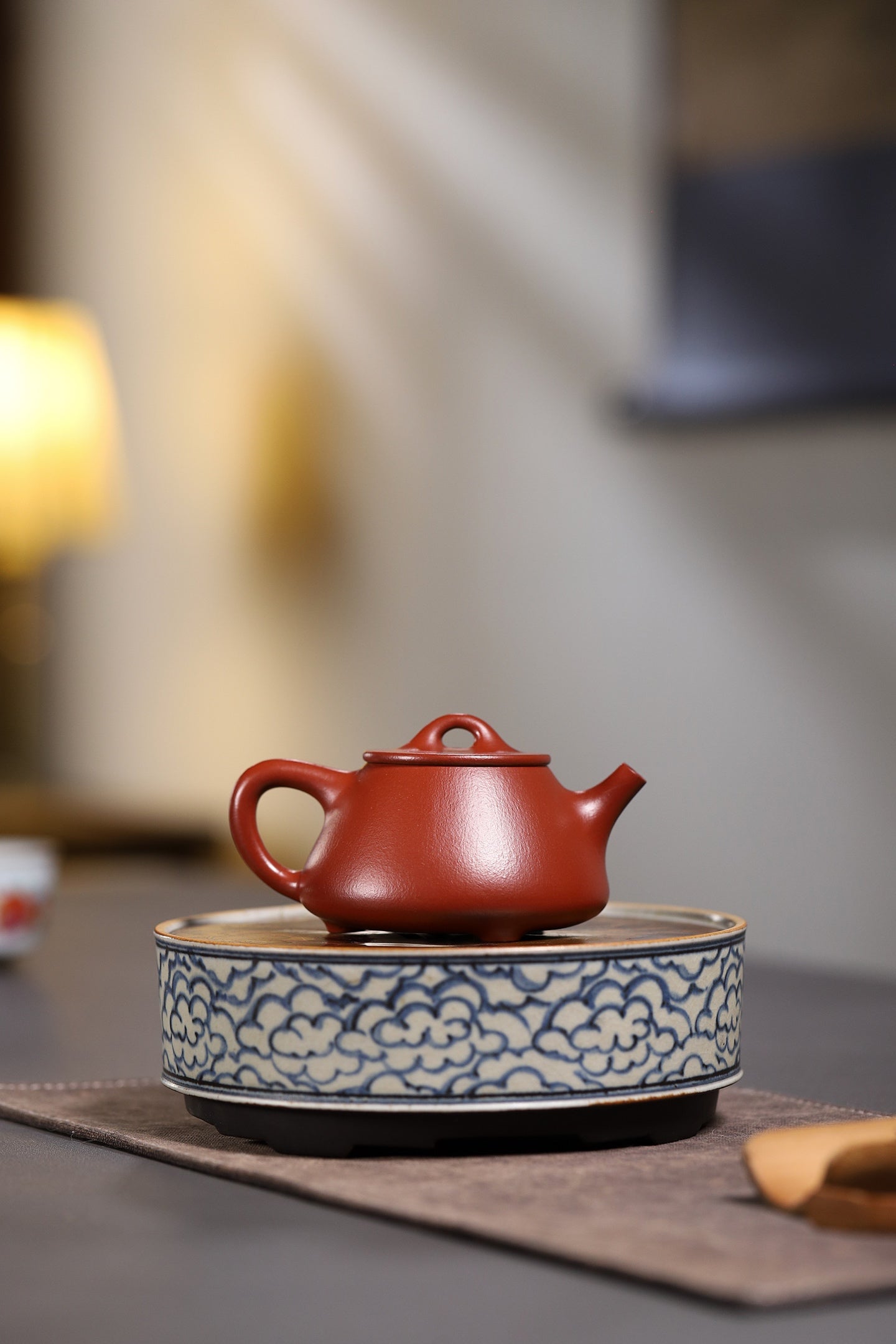 石瓢 国家级工艺美术师杨军保作品 原矿大红袍 170cc 经典石瓢，骨架利落，三足平稳，桥钮顺手