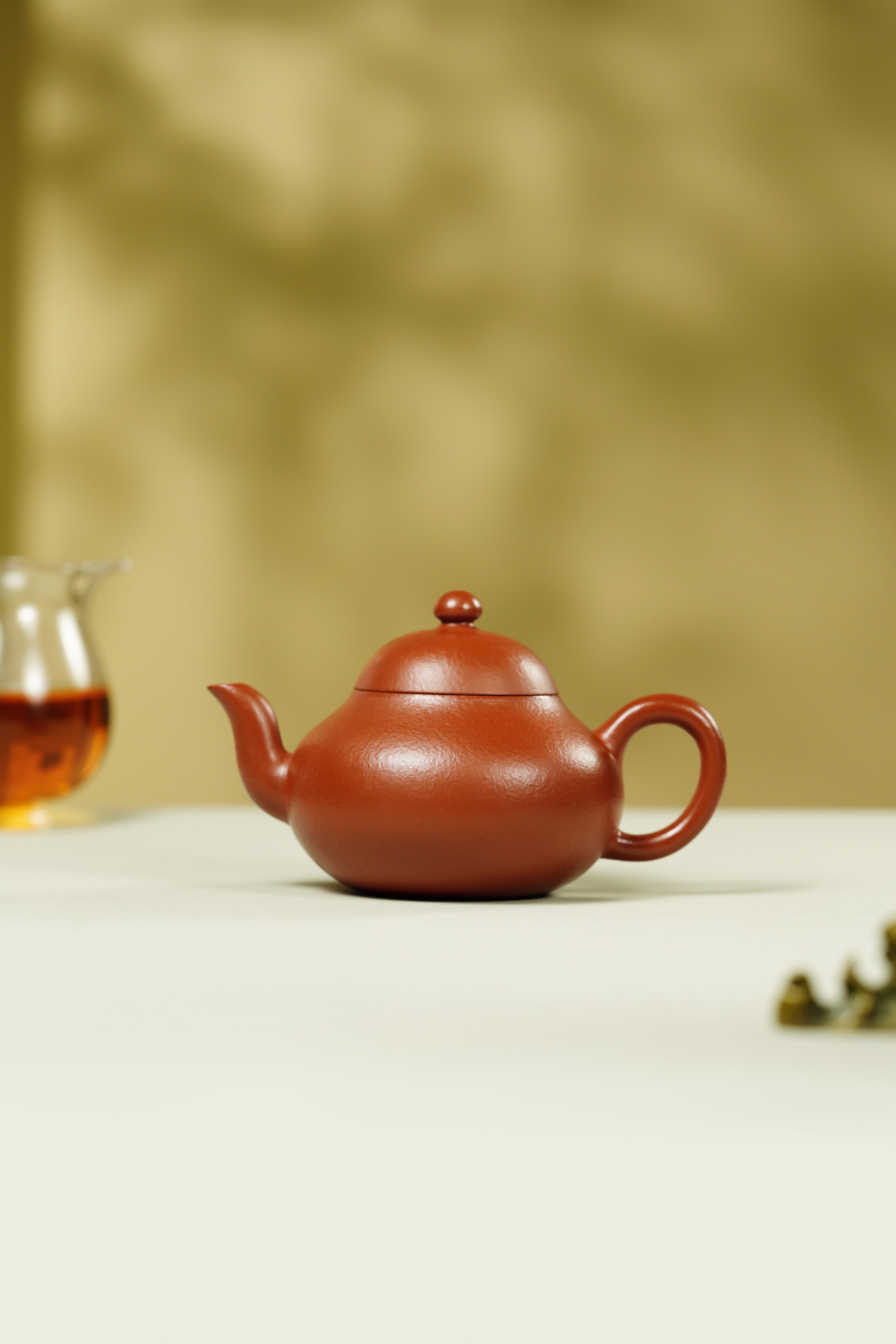 范泽锋高徒·邱爽紫砂潜力重器《梨形壶》是您礼藏皆宜的高端艺术品👍  ——原矿优质粗砂朱泥·180cc·70cc ——江苏省级大师·邱爽 亲制