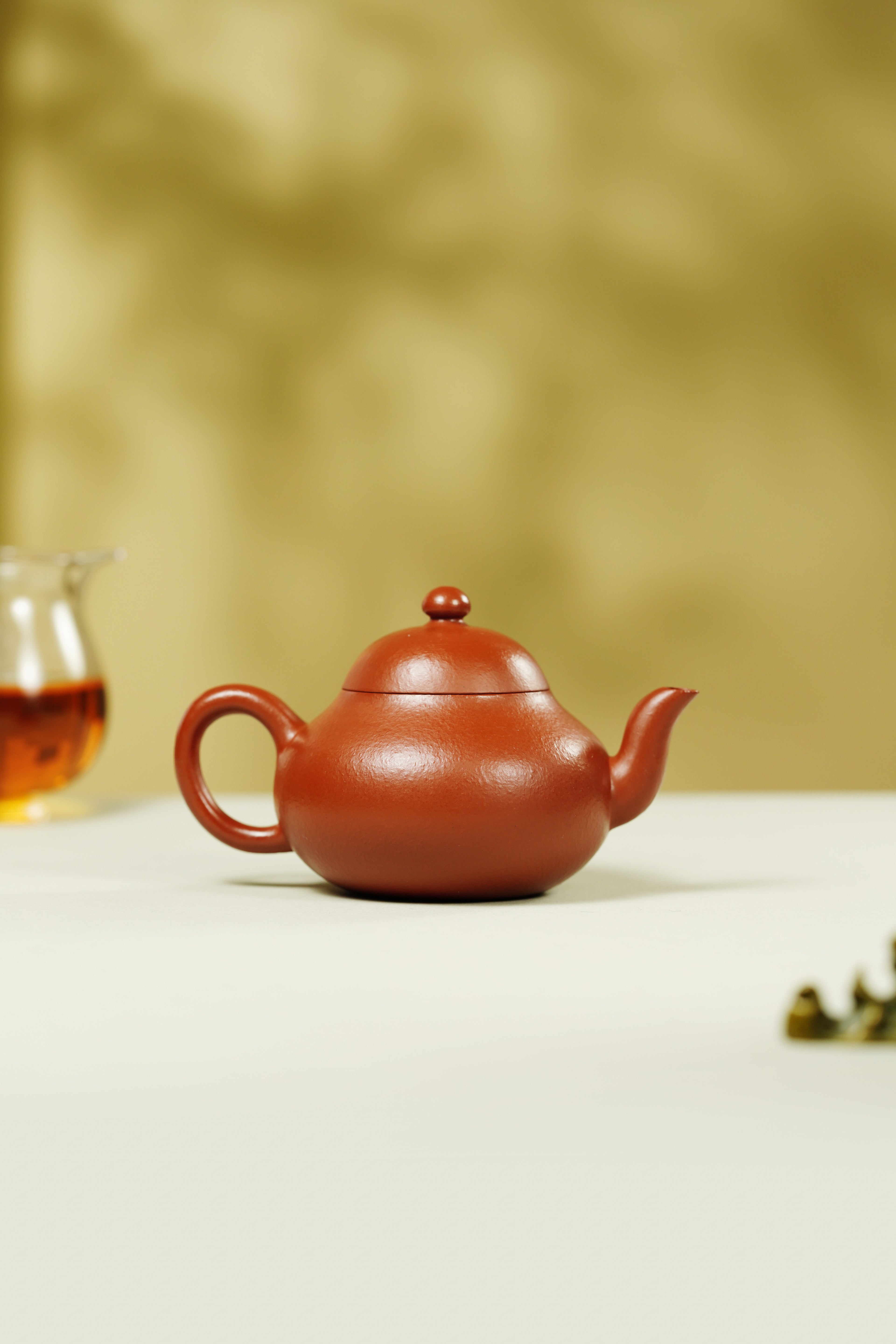 范泽锋高徒·邱爽紫砂潜力重器《梨形壶》是您礼藏皆宜的高端艺术品👍  ——原矿优质粗砂朱泥·180cc·70cc ——江苏省级大师·邱爽 亲制