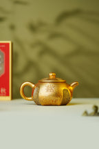 紫砂界金字塔尖·非遗功勋国大师 邱玉林｜殿堂级顶奢臻品《得乐壶》，传世收藏👍——原矿优质底槽清·330cc ——中国陶瓷艺术大师·邱玉林 亲制 ——非遗黄金贝壳烧·独家茶叶沫釉 双工艺