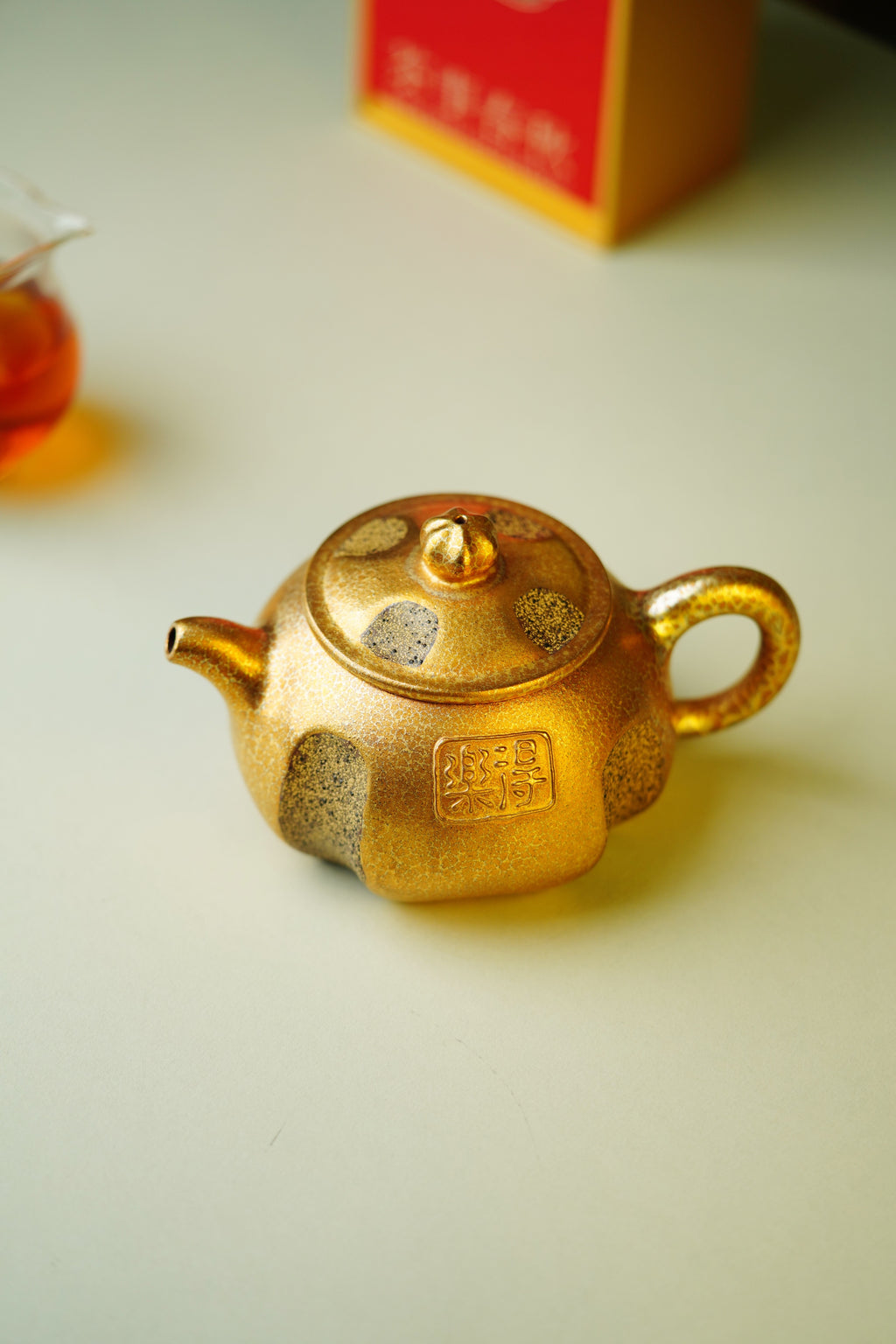 紫砂界金字塔尖·非遗功勋国大师 邱玉林｜殿堂级顶奢臻品《得乐壶》，传世收藏👍——原矿优质底槽清·330cc ——中国陶瓷艺术大师·邱玉林 亲制 ——非遗黄金贝壳烧·独家茶叶沫釉 双工艺