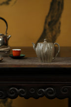 范大生嫡脉｜范秀芳制 范伟群装饰｜双省大师联诀紫砂臻品《逢春壶》传世收藏·礼赠双绝重器！  ——原矿优质蟹壳青·280cc（入册款代表作）