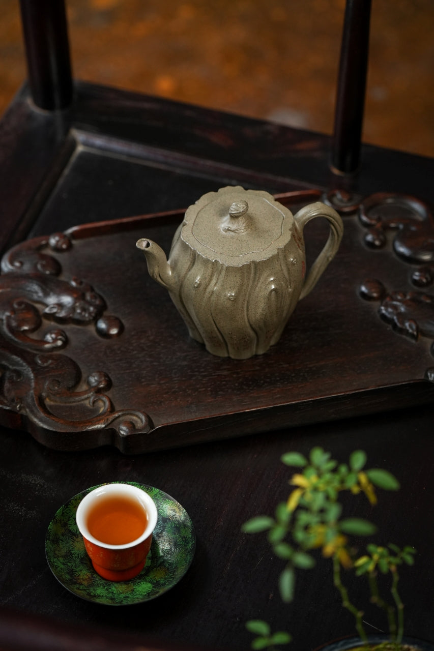 范大生嫡脉｜范秀芳制 范伟群装饰｜双省大师联诀紫砂臻品《逢春壶》传世收藏·礼赠双绝重器！  ——原矿优质蟹壳青·280cc（入册款代表作）