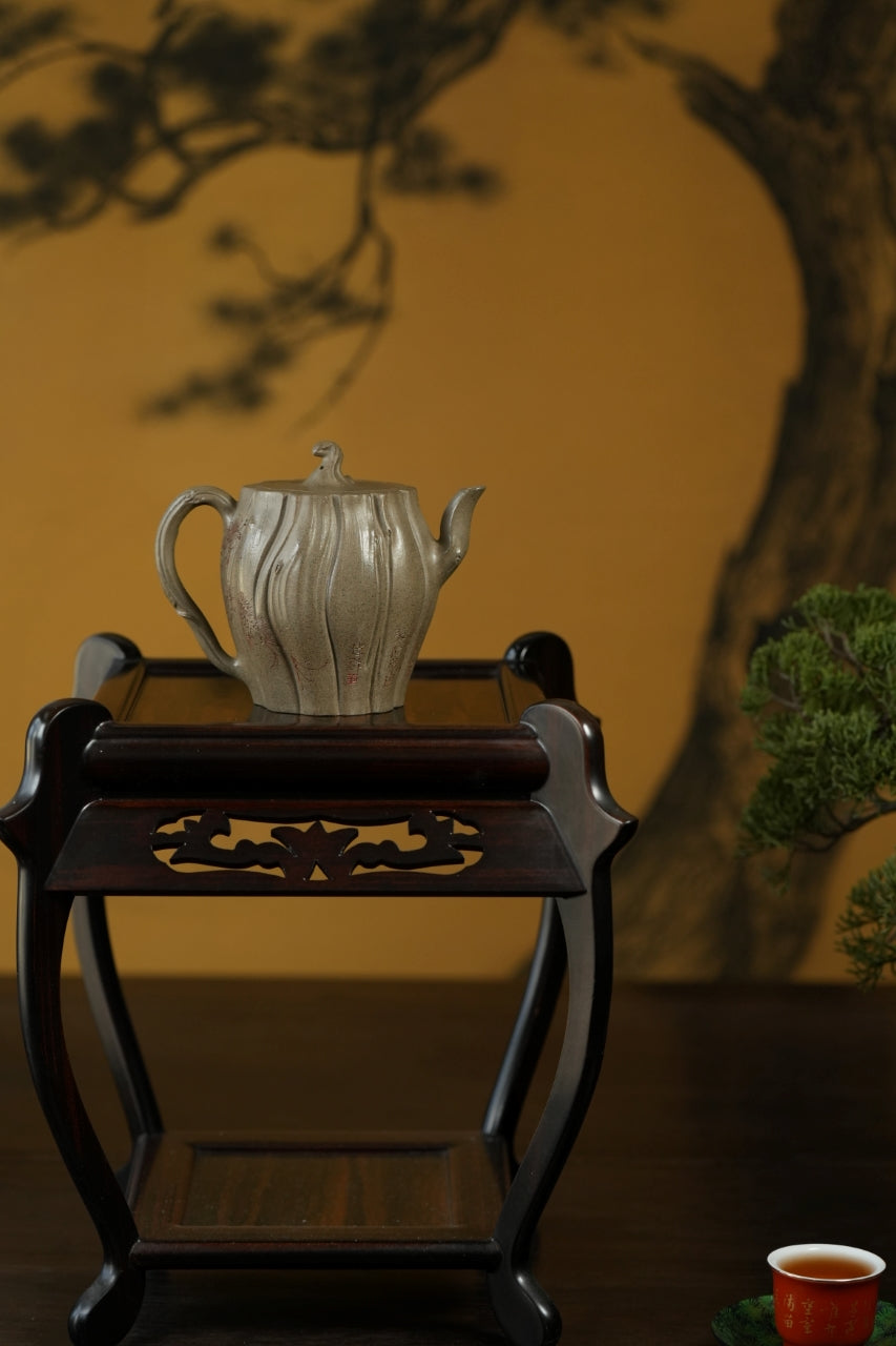 范大生嫡脉｜范秀芳制 范伟群装饰｜双省大师联诀紫砂臻品《逢春壶》传世收藏·礼赠双绝重器！  ——原矿优质蟹壳青·280cc（入册款代表作）