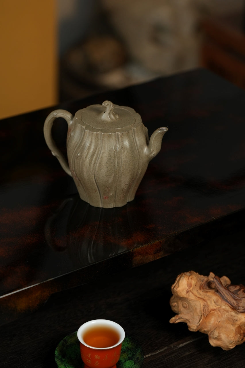 范大生嫡脉｜范秀芳制 范伟群装饰｜双省大师联诀紫砂臻品《逢春壶》传世收藏·礼赠双绝重器！  ——原矿优质蟹壳青·280cc（入册款代表作）