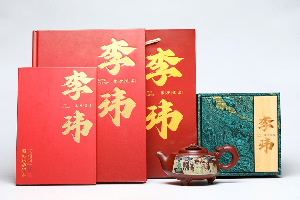 《牛气冲天》 作者简介：李玮 中国陶瓷设计艺术大师 江苏省陶瓷艺术大师 江苏省陶瓷艺术名人 正高级工艺美术师 作品简介：原矿家藏云雾沉香泥，240cc，菱形14孔出水
