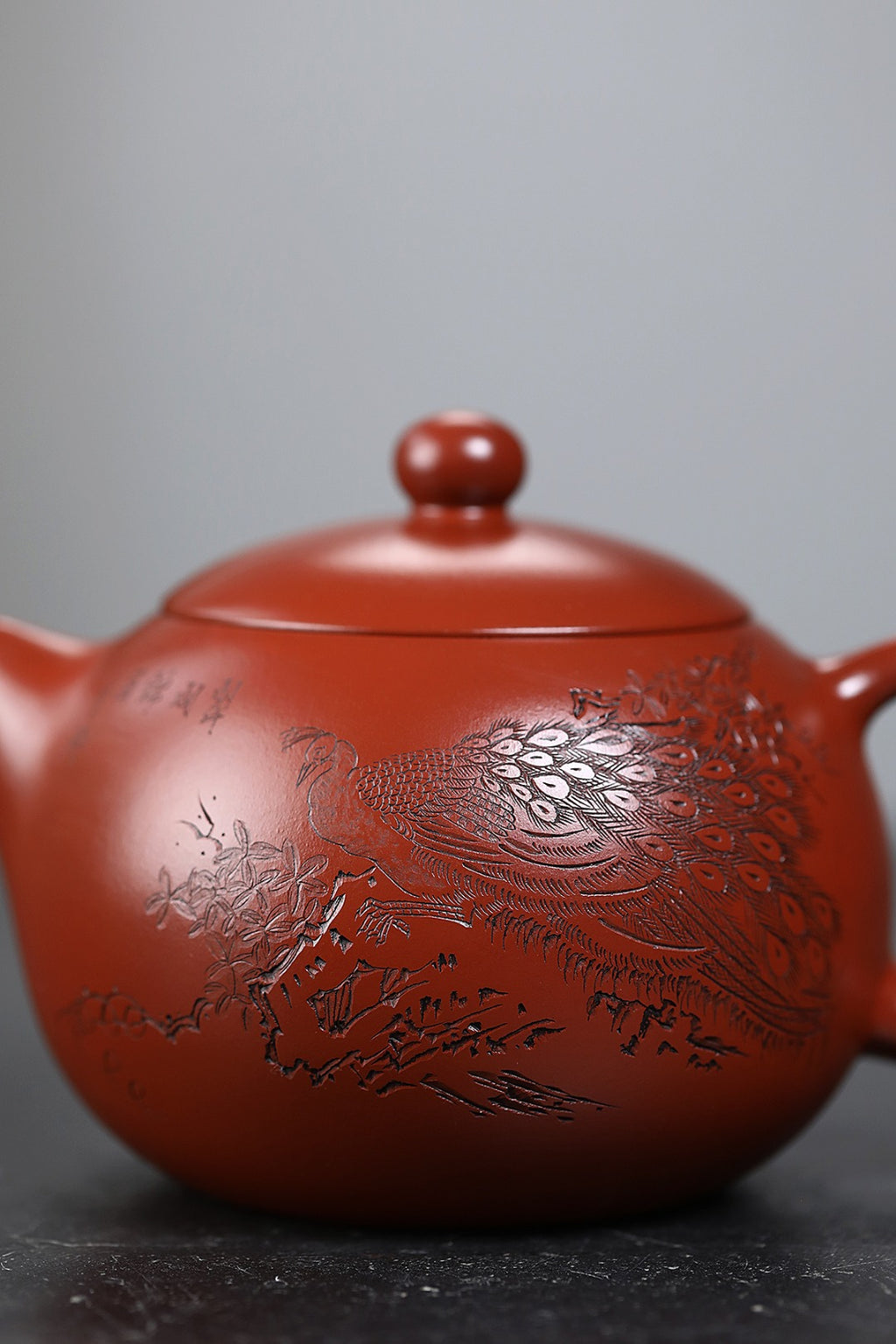 三工合作 正高佳作 《西施·翠羽锦屏》 王敏（正高级工艺美术师）装饰：李玮（江苏省陶瓷艺术大师）原矿90年景舟大红袍，670cc，菱形23孔出水