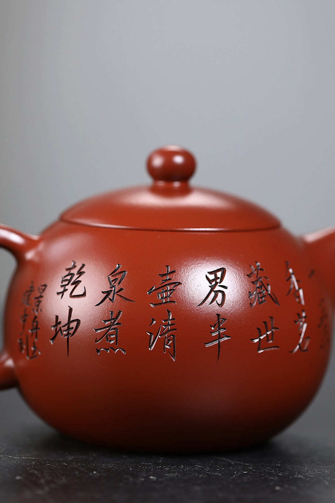 三工合作 正高佳作 《西施·翠羽锦屏》 王敏（正高级工艺美术师）装饰：李玮（江苏省陶瓷艺术大师）原矿90年景舟大红袍，670cc，菱形23孔出水
