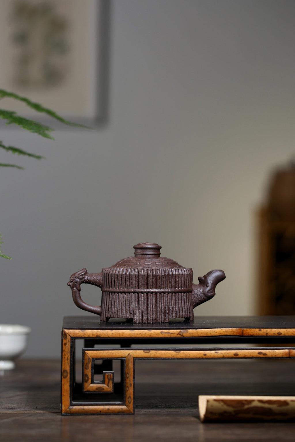 《龙头八卦一捆竹》 国家级工艺美术师 鲍玉华 原矿家藏老紫泥，180cc。 ~纵观此壶，有龙有竹，有卦有图，深富中华文化之内涵