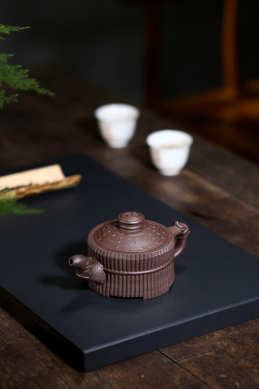 《龙头八卦一捆竹》 国家级工艺美术师 鲍玉华 原矿家藏老紫泥，180cc。 ~纵观此壶，有龙有竹，有卦有图，深富中华文化之内涵