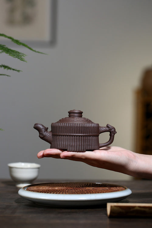 《龙头八卦一捆竹》 国家级工艺美术师 鲍玉华 原矿家藏老紫泥，180cc。 ~纵观此壶，有龙有竹，有卦有图，深富中华文化之内涵