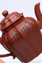 《对酒当歌》 作者简介：李玮 中国陶瓷设计艺术大师 江苏省陶瓷艺术大师 江苏省陶瓷艺术名人 正高级工艺美术师 作品简介：陈腐50年四号井底槽清，290cc，并列10孔出水