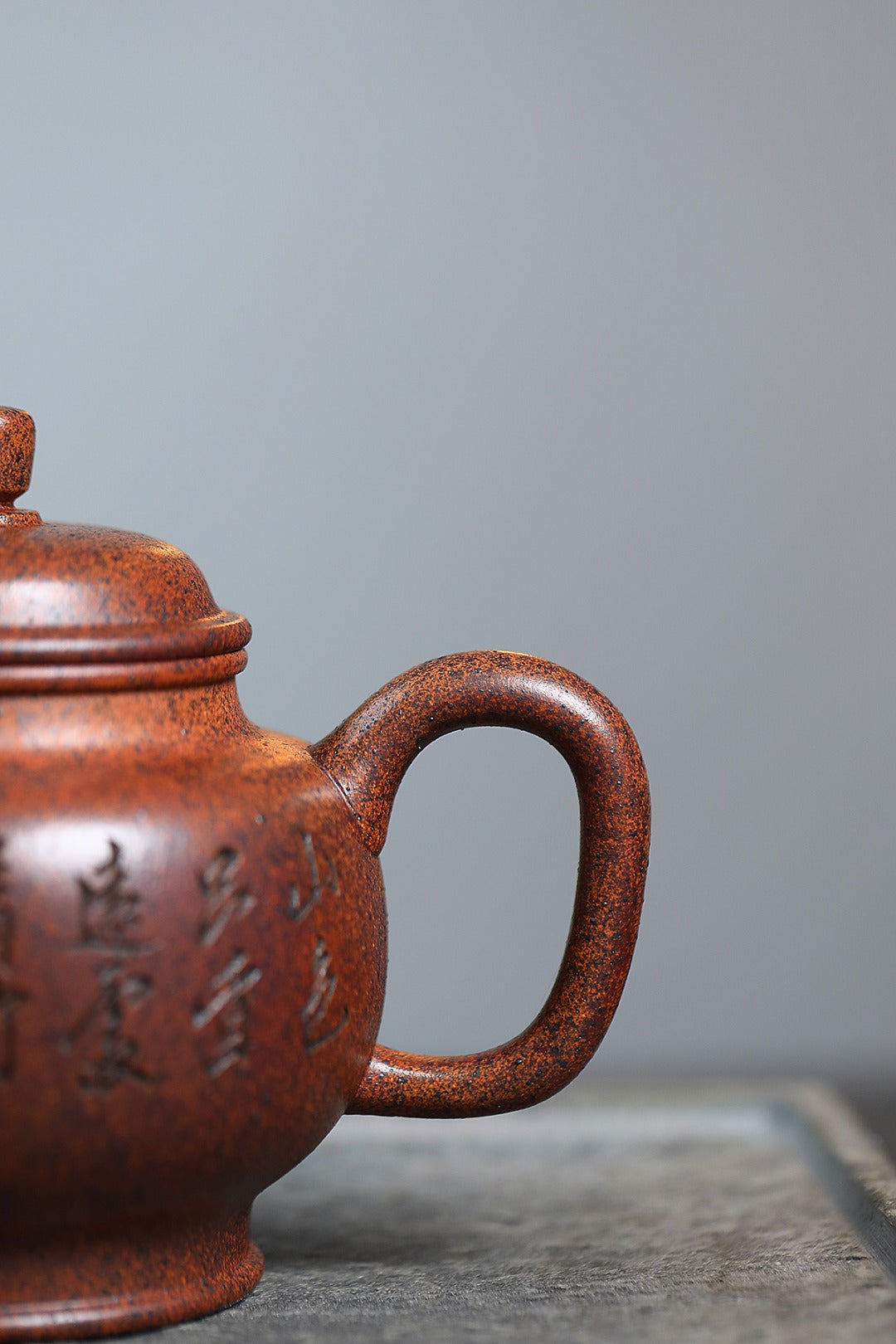 三工合作款 正高佳作！！ 《高宫灯》 王敏（正高级工艺美术师）装饰：李玮（江苏省陶瓷艺术大师）黄龙山红皮龙古法柴火烧，480cc，菱形14孔出水