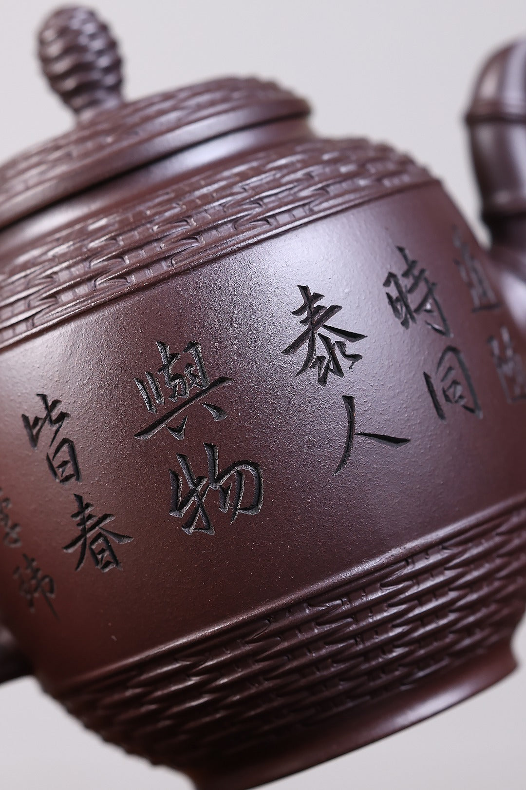 《竹编宫灯》 国家级工艺美术师 鲍玉华 装饰：李玮（江苏省陶瓷艺术大师，正高）原矿家藏深井紫泥，300cc，菱形14孔出水