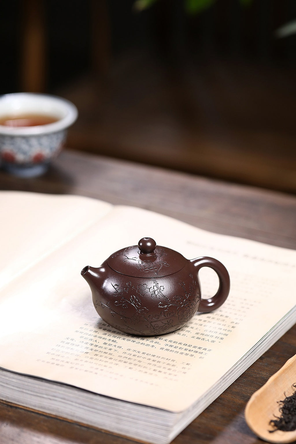 《西施》 国家级工艺美术师 鲍玉华 装饰：李玮（江苏省陶瓷艺术大师，正高）原矿深井老紫泥，170cc，菱形14孔出水
