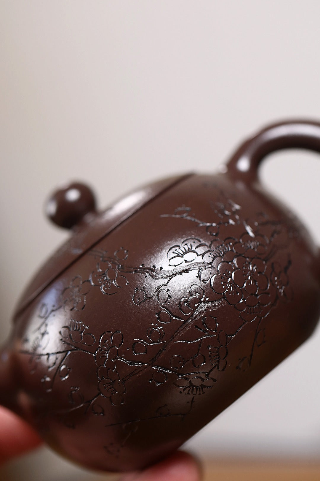 《西施》 国家级工艺美术师 鲍玉华 装饰：李玮（江苏省陶瓷艺术大师，正高）原矿深井老紫泥，170cc，菱形14孔出水