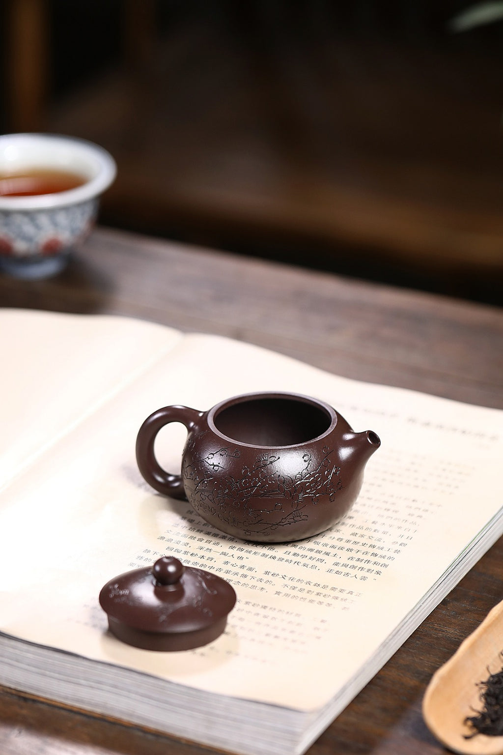 《西施》 国家级工艺美术师 鲍玉华 装饰：李玮（江苏省陶瓷艺术大师，正高）原矿深井老紫泥，170cc，菱形14孔出水