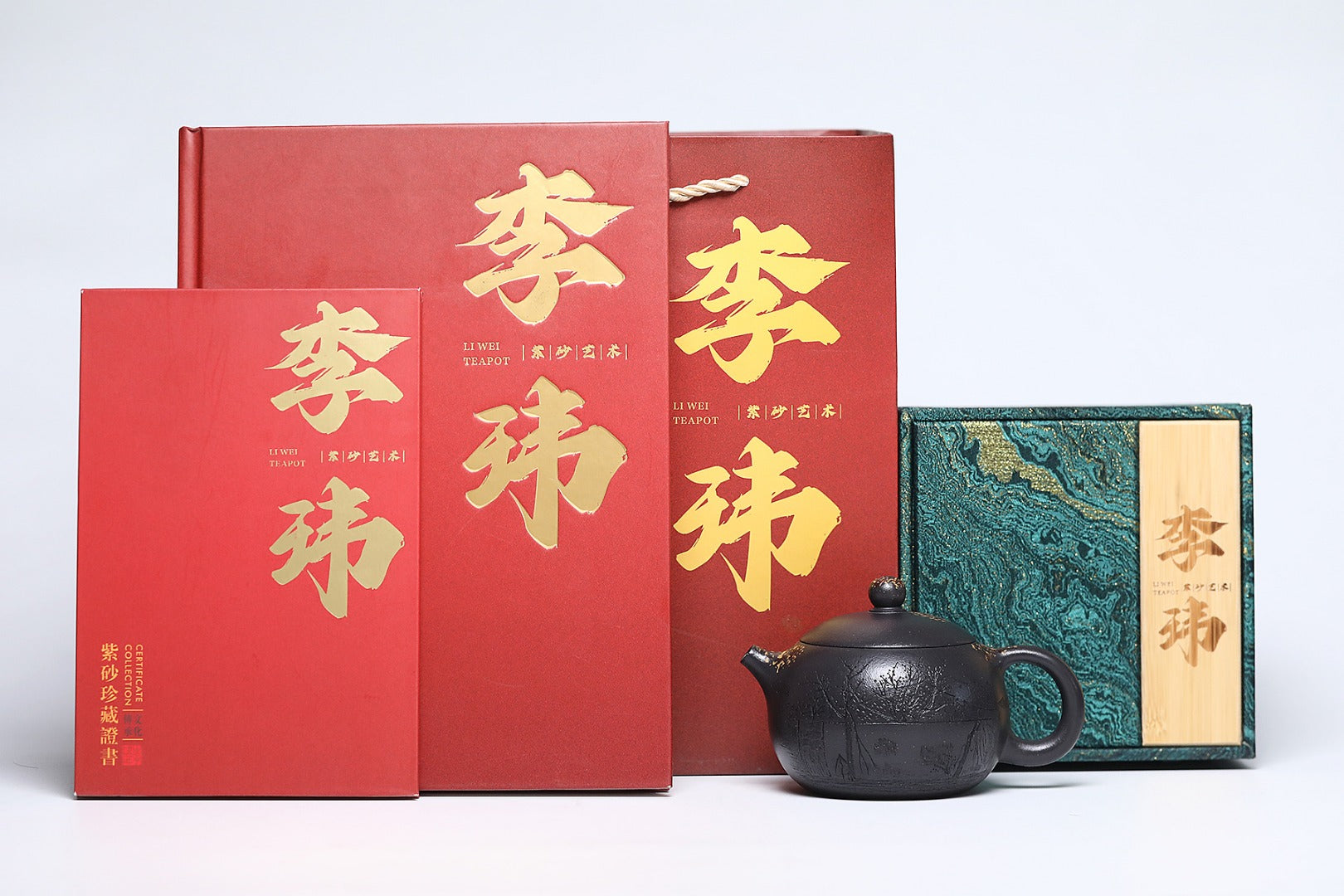 《江南西施》 作者简介：李玮 中国陶瓷设计艺术大师 江苏省陶瓷艺术大师 江苏省陶瓷艺术名人 正高级工艺美术师 无锡工艺美院正教授、艺术设计院院长 宜兴山水画协会副会长 徐悲鸿吴冠中画院特聘研究员 作品简介：海庚老天青泥，370cc，菱形14孔出水