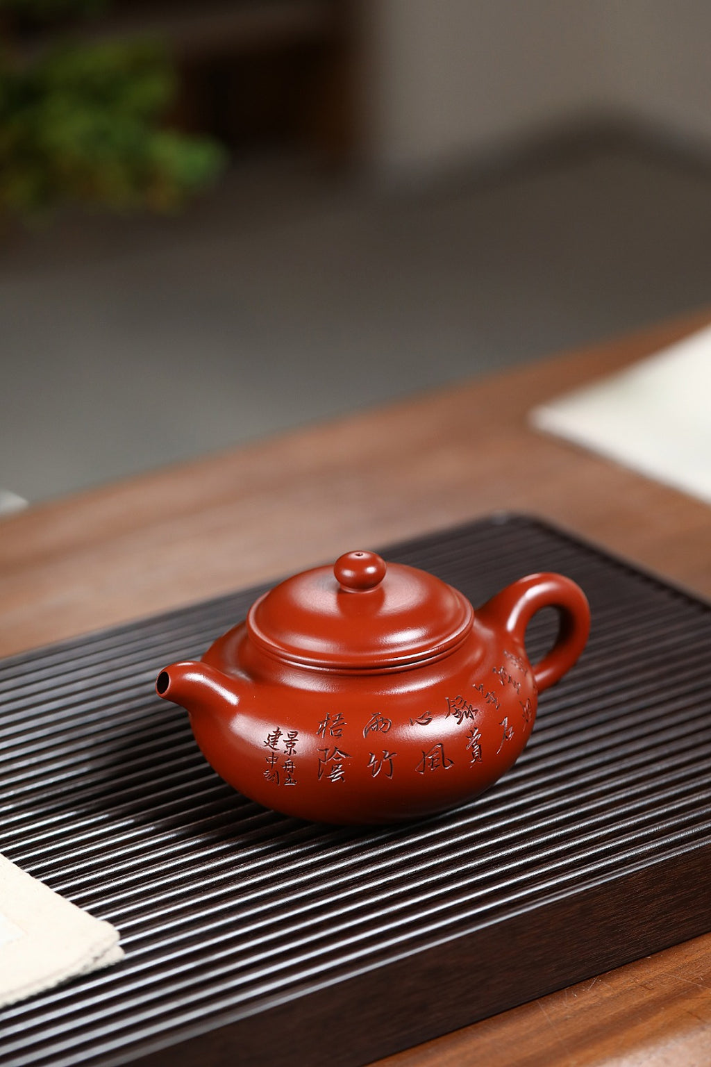 《仿古》 王敏（正高级工艺美术师）装饰：李玮（江苏省陶瓷艺术大师，正高）90年景舟大红袍，500cc，菱形14孔出水