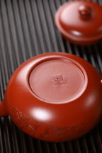 《仿古》 王敏（正高级工艺美术师）装饰：李玮（江苏省陶瓷艺术大师，正高）90年景舟大红袍，500cc，菱形14孔出水