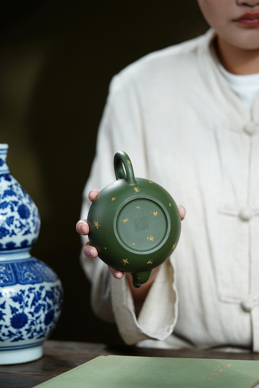 《悟禅》 国家级高级工艺美术师 蒋亚平 原矿民国绿泥，350cc，菱形14孔出水
