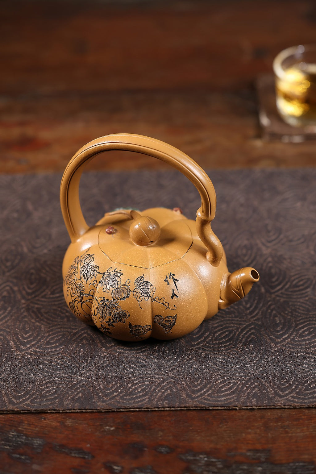 《南瓜提梁》 国家级工艺美术师 鲍玉华 原矿鲍氏百年冷金黄，230cc，菱形9孔出水