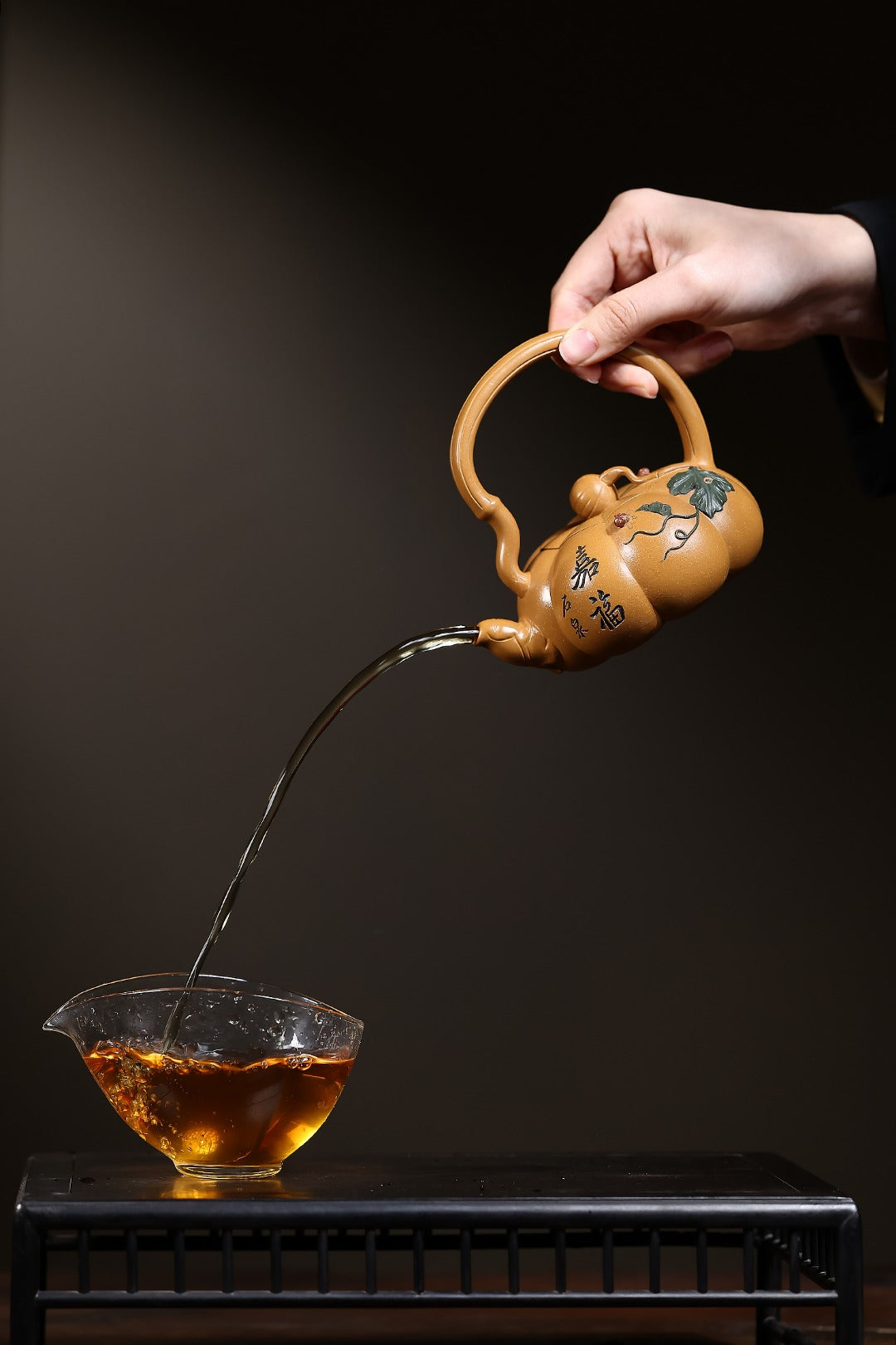 《南瓜提梁》 国家级工艺美术师 鲍玉华 原矿鲍氏百年冷金黄，230cc，菱形9孔出水