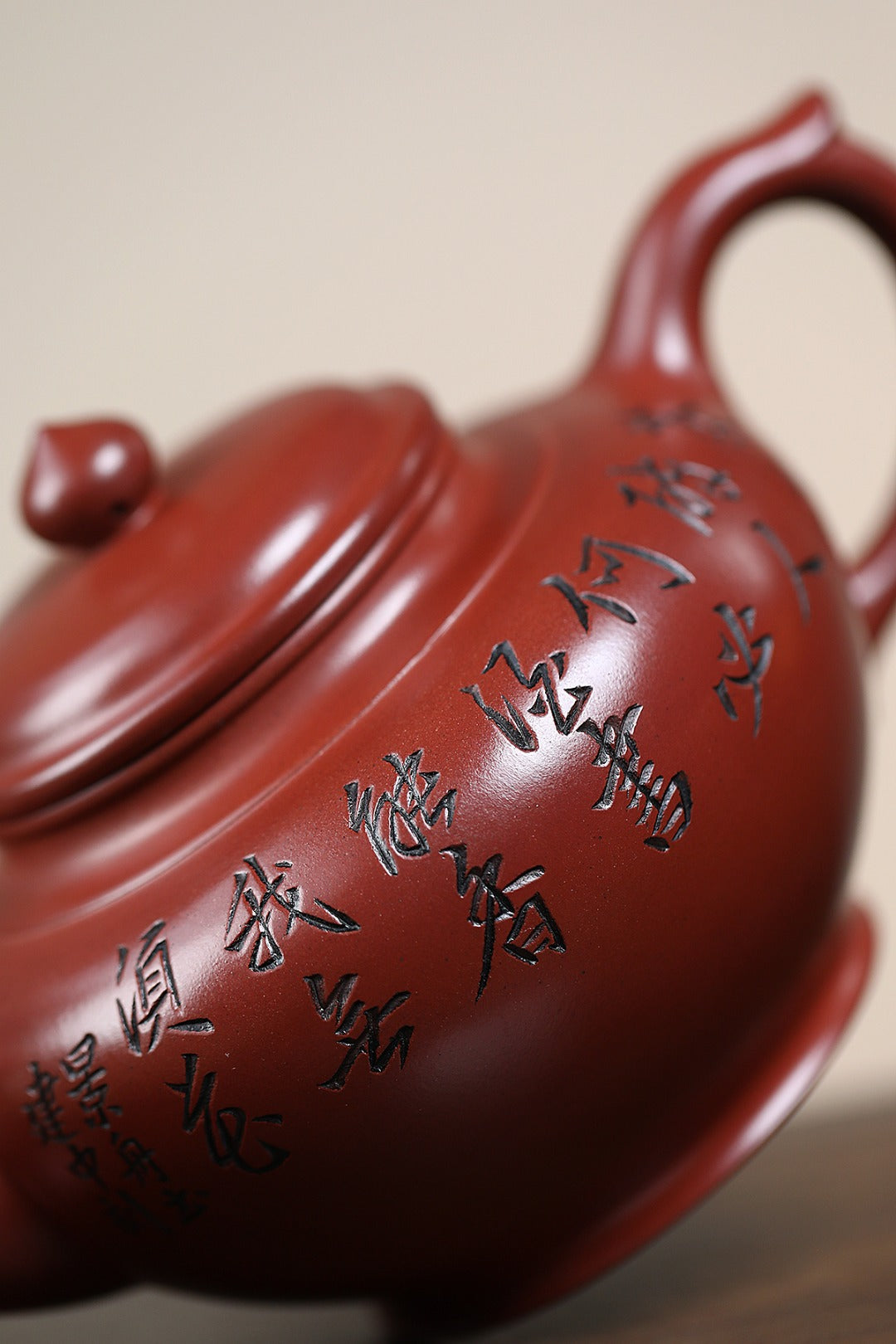《笑樱》 王敏（正高级工艺美术师）装饰：李玮（江苏省陶瓷艺术大师，正高）94年三号坡龙血砂，580cc，菱形14孔出水