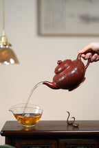 《笑樱》 王敏（正高级工艺美术师）装饰：李玮（江苏省陶瓷艺术大师，正高）94年三号坡龙血砂，580cc，菱形14孔出水