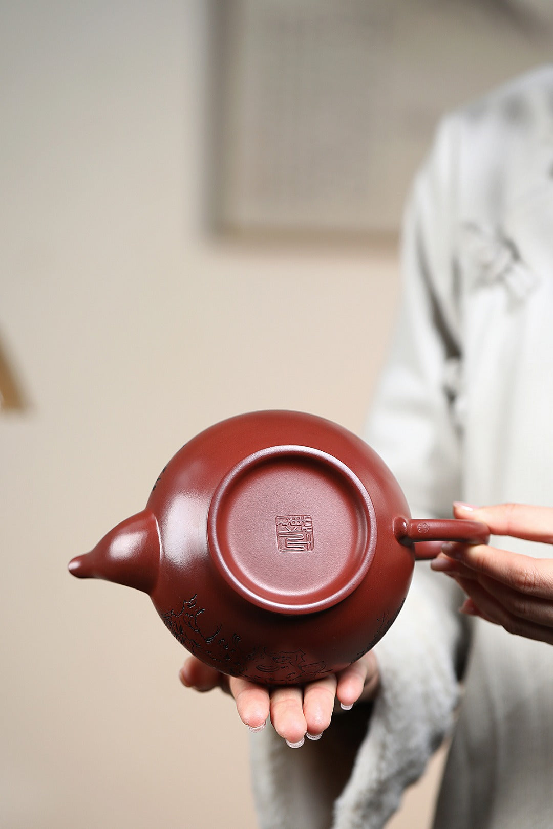 《笑樱》 王敏（正高级工艺美术师）装饰：李玮（江苏省陶瓷艺术大师，正高）94年三号坡龙血砂，580cc，菱形14孔出水