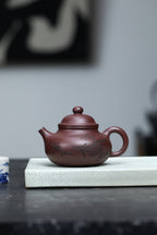 《容天》 国家级工艺美术师 鲍玉华 装饰：李玮（江苏省陶瓷艺术大师，正高）原矿老紫泥，230cc，菱形9孔出水