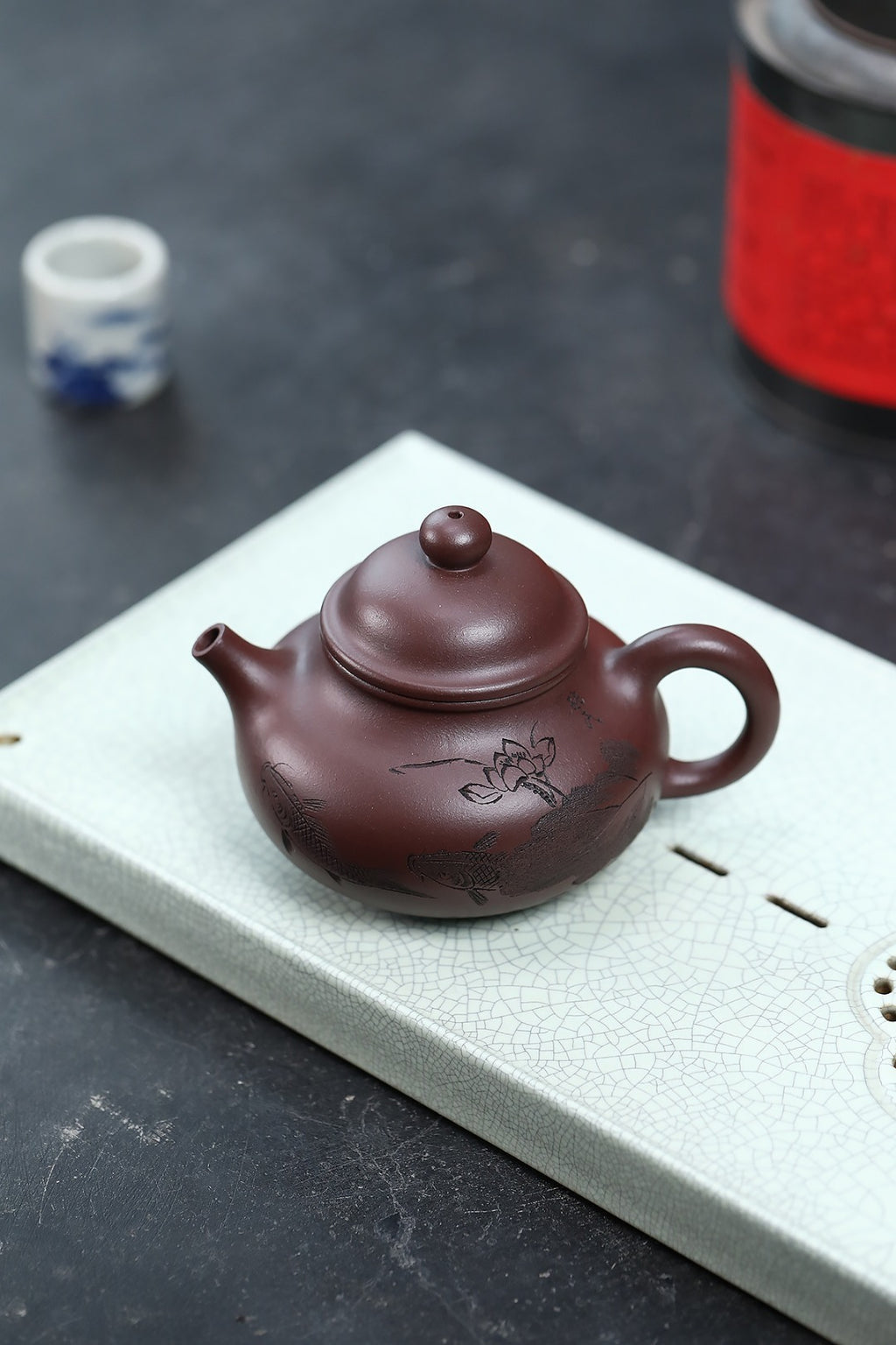 《容天》 国家级工艺美术师 鲍玉华 装饰：李玮（江苏省陶瓷艺术大师，正高）原矿老紫泥，230cc，菱形9孔出水