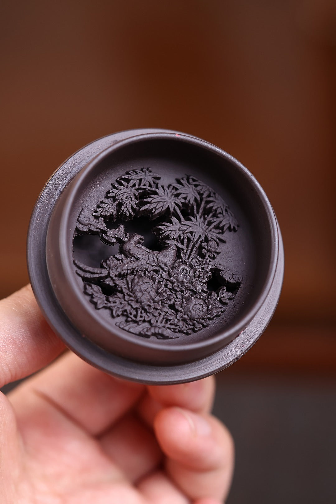 《灵猴献寿》 国家级工艺美术师 鲍玉华 装饰：李玮（江苏省陶瓷艺术大师，正高）原矿家藏深井紫泥，280cc，菱形14孔出水