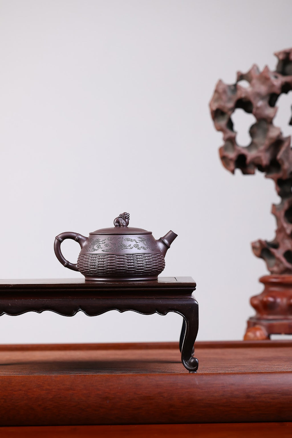 《祥龙石瓢》 国家级工艺美术师 鲍玉华 装饰：李玮（江苏省陶瓷艺术大师，正高）原矿家藏深井紫泥，220cc，菱形14孔出水