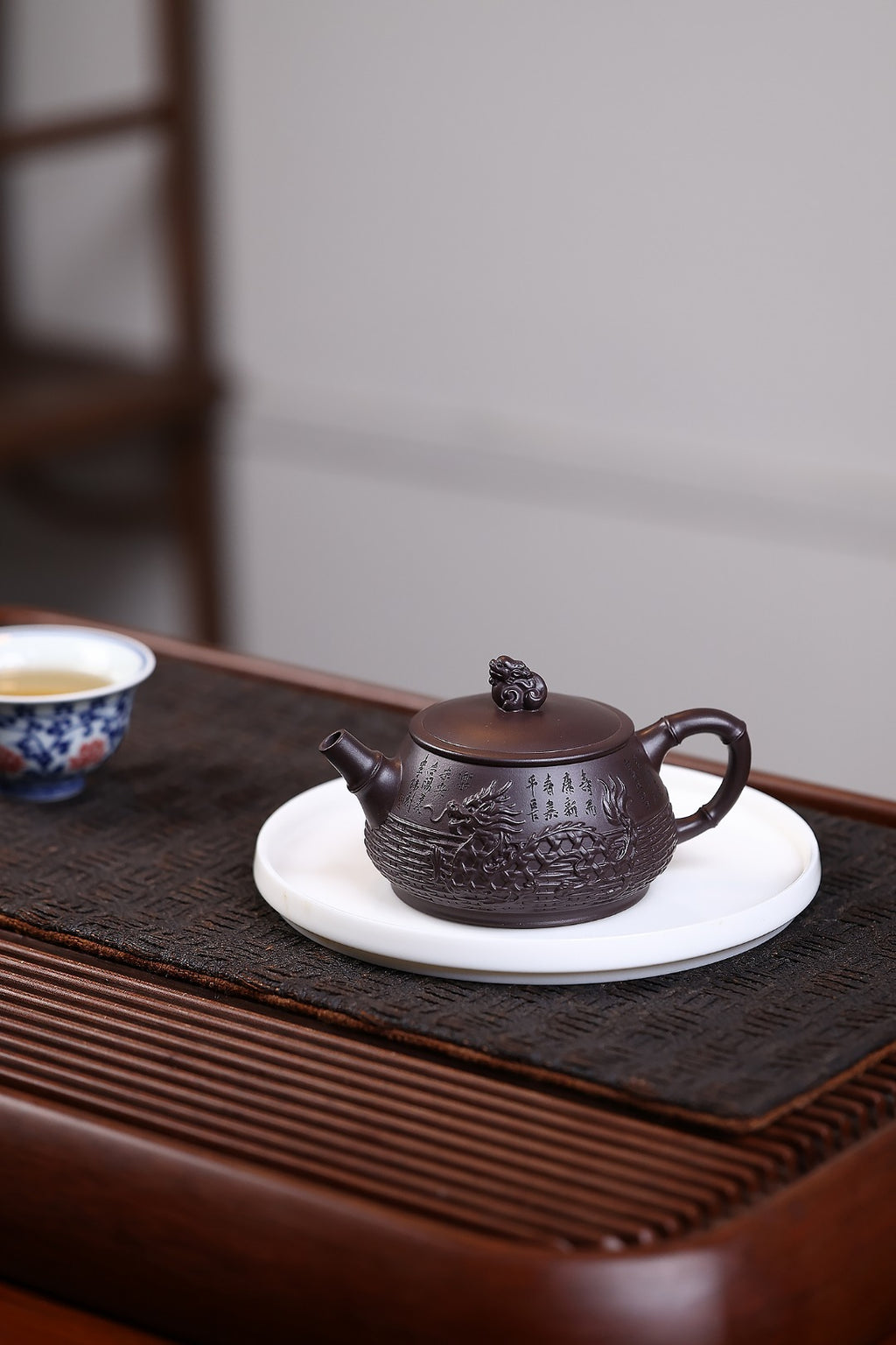 《祥龙石瓢》 国家级工艺美术师 鲍玉华 装饰：李玮（江苏省陶瓷艺术大师，正高）原矿家藏深井紫泥，220cc，菱形14孔出水