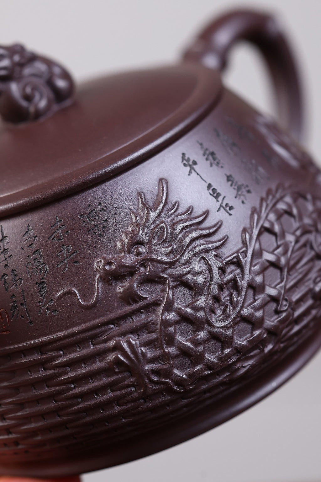 《祥龙石瓢》 国家级工艺美术师 鲍玉华 装饰：李玮（江苏省陶瓷艺术大师，正高）原矿家藏深井紫泥，220cc，菱形14孔出水
