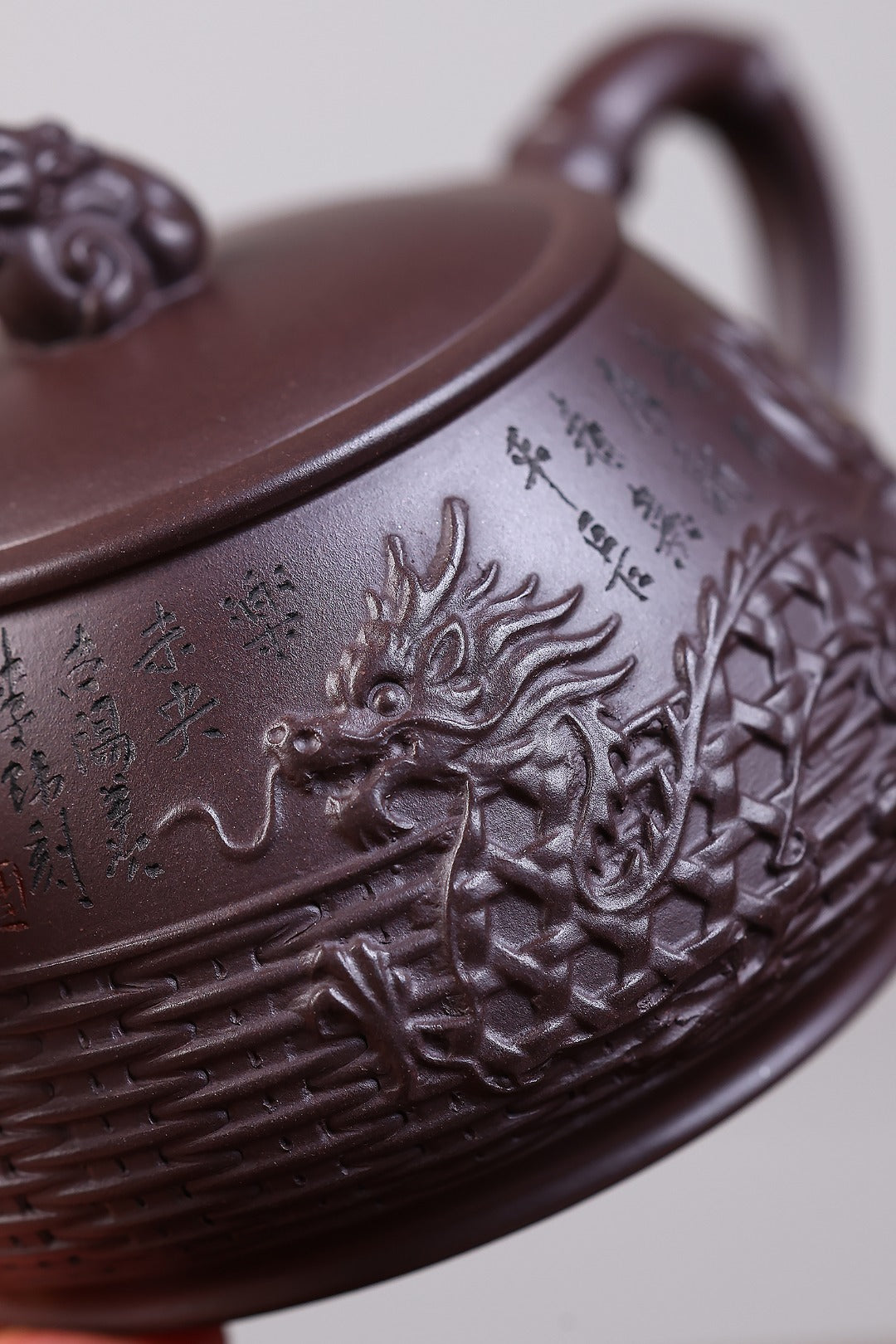 《祥龙石瓢》 国家级工艺美术师 鲍玉华 装饰：李玮（江苏省陶瓷艺术大师，正高）原矿家藏深井紫泥，220cc，菱形14孔出水
