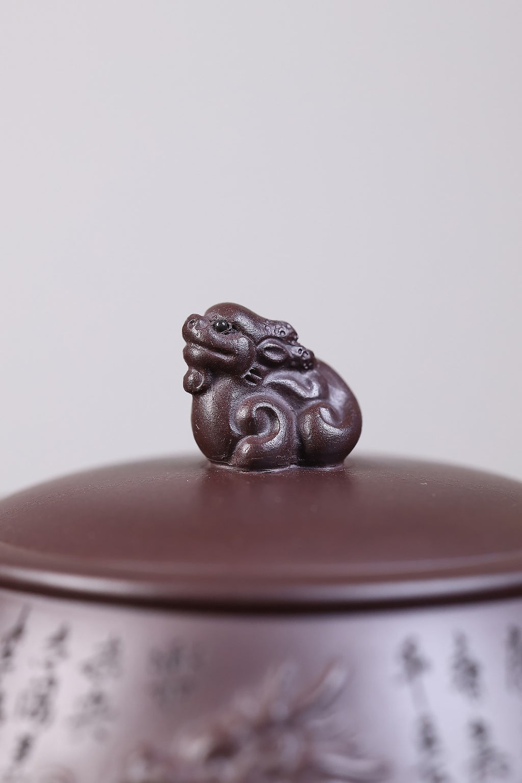 《祥龙石瓢》 国家级工艺美术师 鲍玉华 装饰：李玮（江苏省陶瓷艺术大师，正高）原矿家藏深井紫泥，220cc，菱形14孔出水