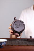 《祥龙石瓢》 国家级工艺美术师 鲍玉华 装饰：李玮（江苏省陶瓷艺术大师，正高）原矿家藏深井紫泥，220cc，菱形14孔出水