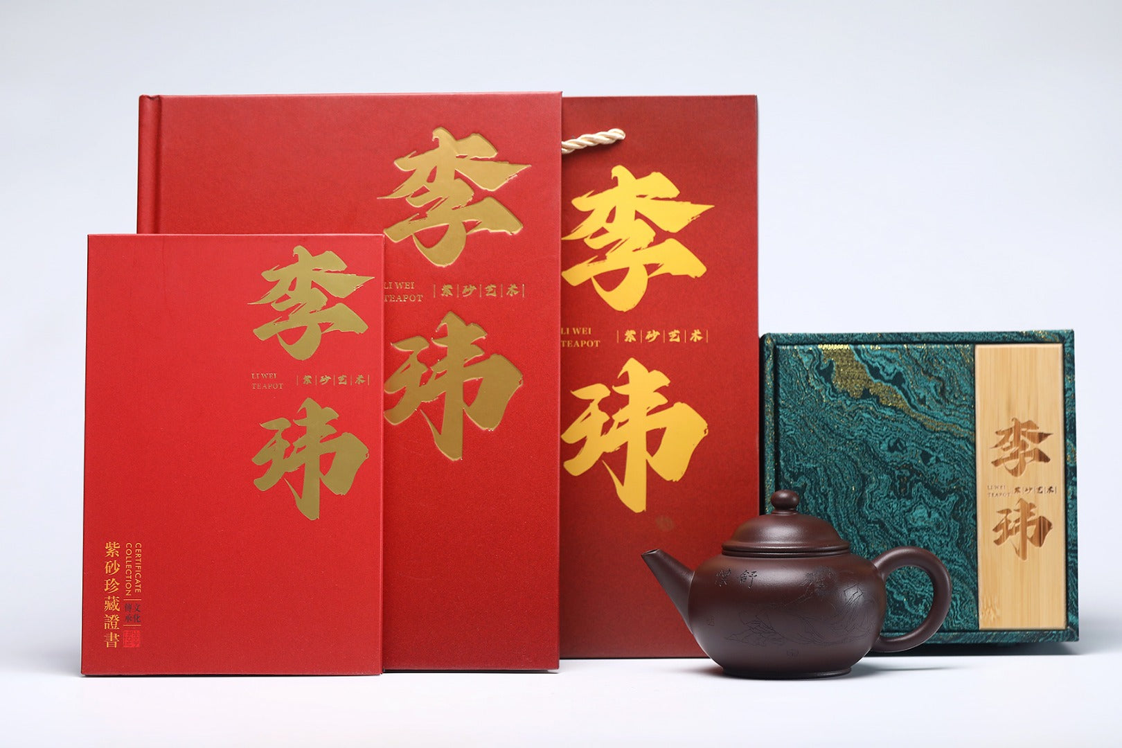 《水平》 作者简介：李玮 中国陶瓷设计艺术大师 江苏省陶瓷艺术大师 江苏省陶瓷艺术名人 正高级工艺美术师 作品简介：原矿56年冰窖景舟紫茄泥，300cc，内推球孔出水