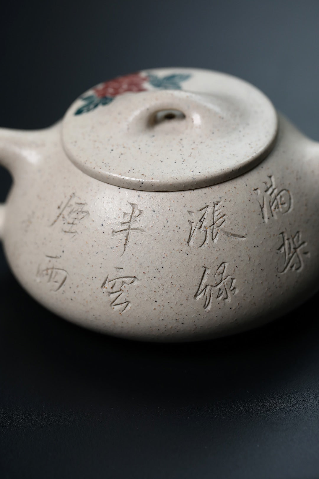 《景舟石瓢》 国家级工艺美术师 鲍玉华 装饰：李玮（江苏省陶瓷艺术大师，正高）原矿家藏梨玉段，230cc，菱形9孔出水