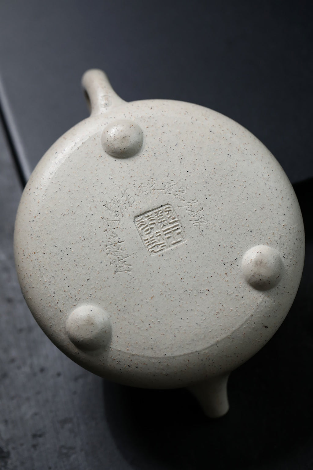 《景舟石瓢》 国家级工艺美术师 鲍玉华 装饰：李玮（江苏省陶瓷艺术大师，正高）原矿家藏梨玉段，230cc，菱形9孔出水