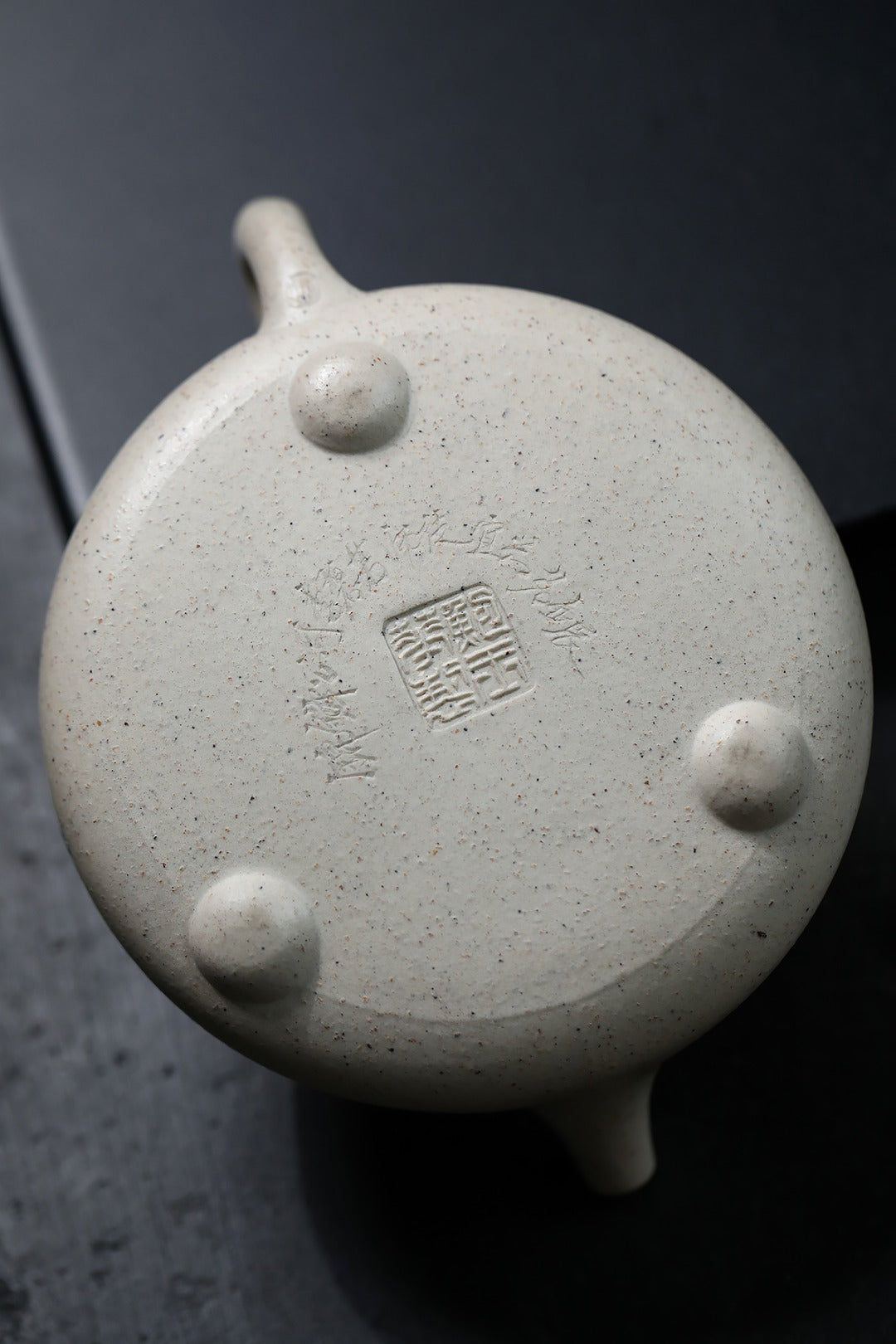 《景舟石瓢》 国家级工艺美术师 鲍玉华 装饰：李玮（江苏省陶瓷艺术大师，正高）原矿家藏梨玉段，230cc，菱形9孔出水