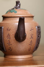 《松寿无疆》 徐孝奎 1935年生人，92岁紫砂元老，从业77年！！ 原矿早期桃花泥，360cc，并列10孔出水