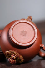 高工佳作！！ 《瑞狮壶》（壶钮轴承可转动） 国家级高级工艺美术师 蒋亚平 原矿底槽清，600cc，并列13孔出水