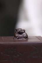 《四方祥瑞》 国家级工艺美术师 鲍玉华 装饰：李玮（江苏省陶瓷艺术大师，正高）原矿家藏黑墩头，190cc，并列15孔出水