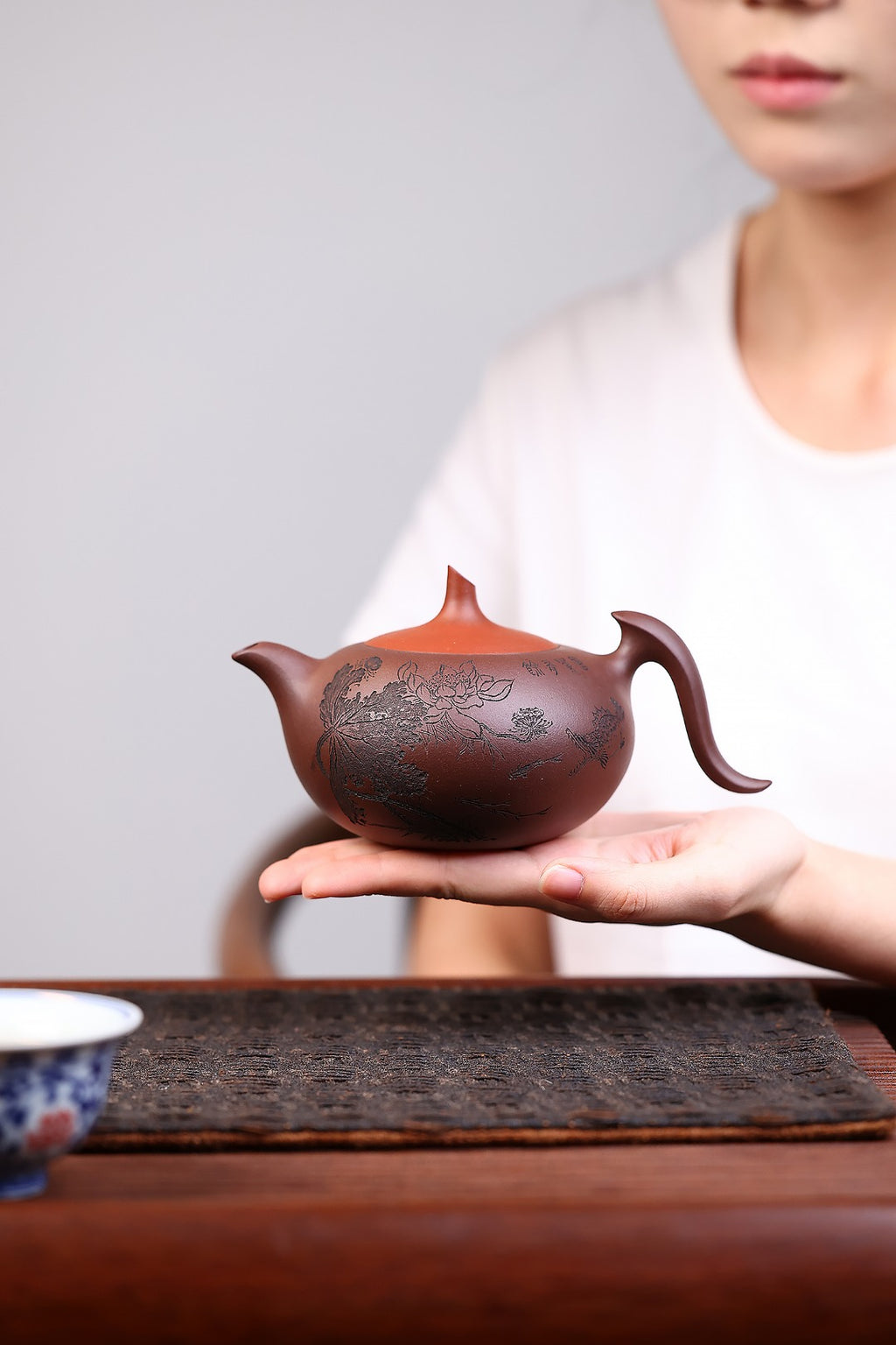 《飞鸿》 国家级工艺美术师 鲍玉华 装饰：李玮（江苏省陶瓷艺术大师，正高）原矿家藏老紫泥，340cc，菱形9孔出水