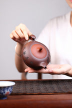《飞鸿》 国家级工艺美术师 鲍玉华 装饰：李玮（江苏省陶瓷艺术大师，正高）原矿家藏老紫泥，340cc，菱形9孔出水