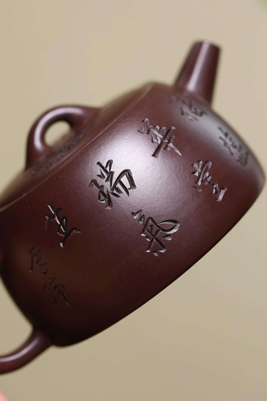 《井栏》 国家级工艺美术师 鲍玉华 装饰：李玮（江苏省陶瓷艺术大师，正高）原矿家藏老紫泥，170cc，菱形9孔出水